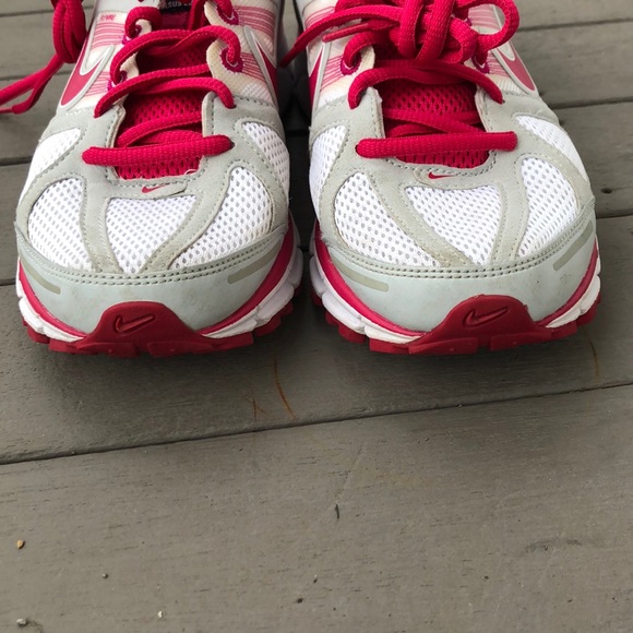 Nike sneakers only worn twice - Picture 5 of 6